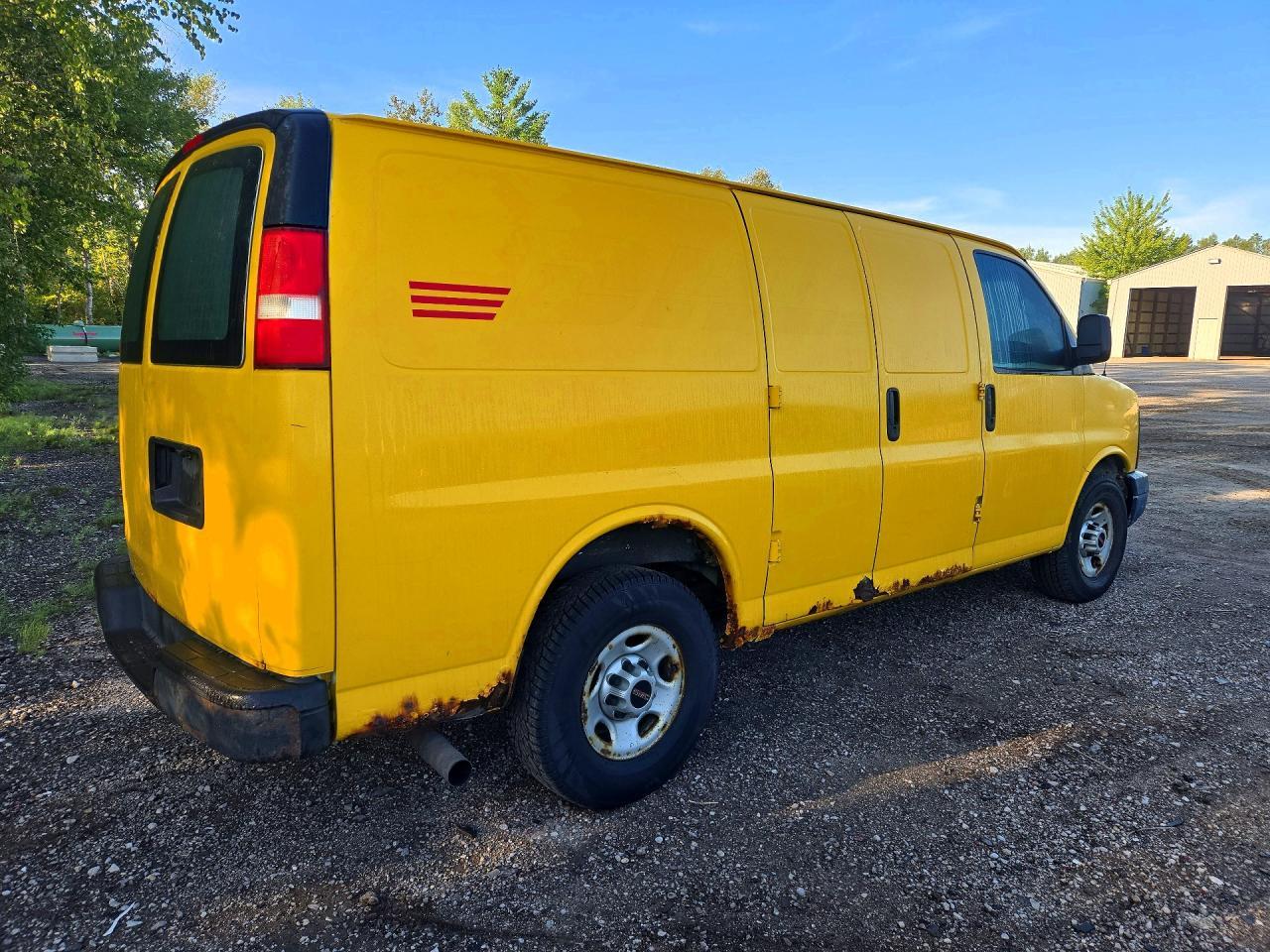 2014 GMC Savana 2500 Cargo Delivery Van - Image 3