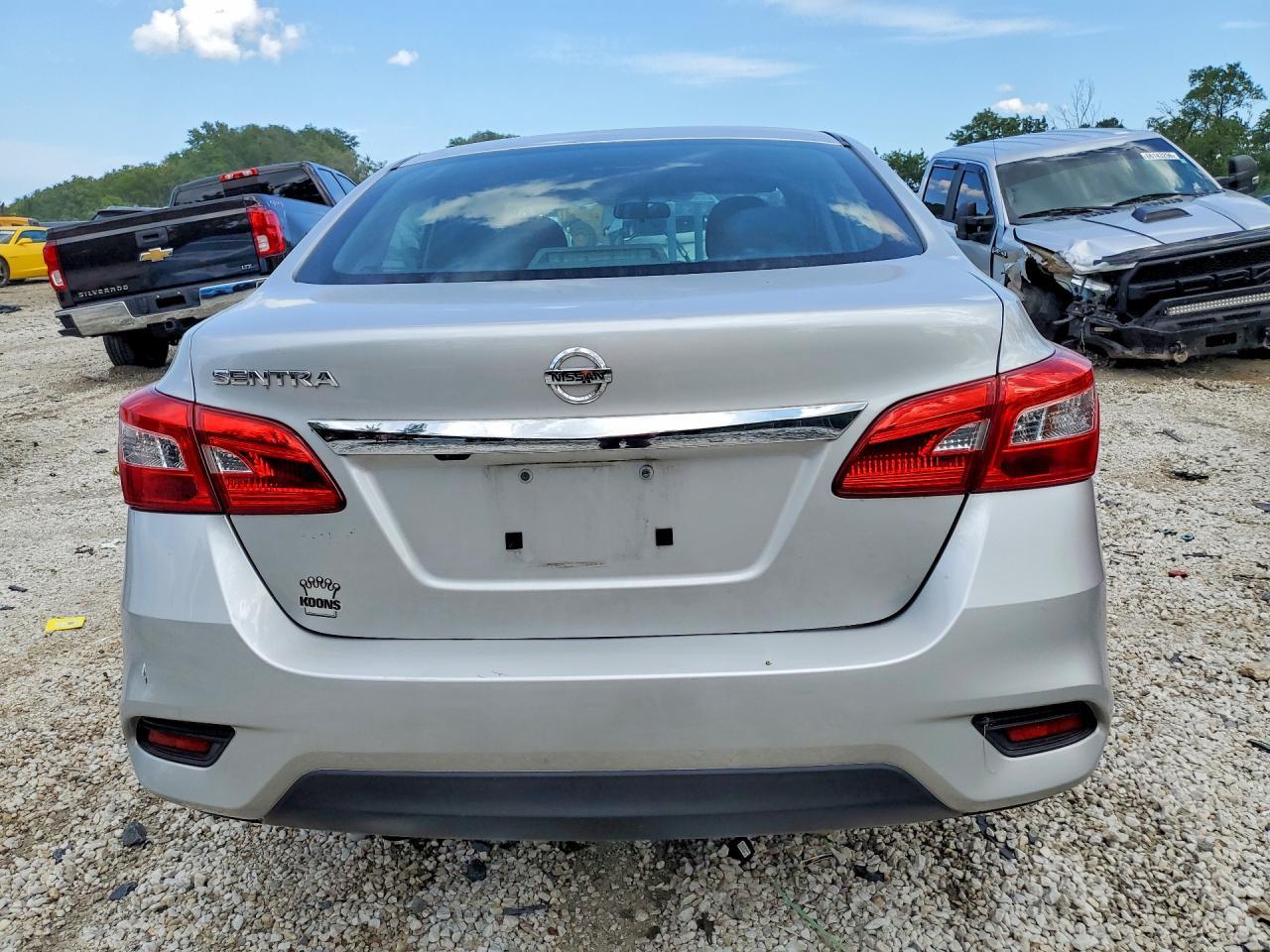 2019 Nissan Sentra S - Фото 6