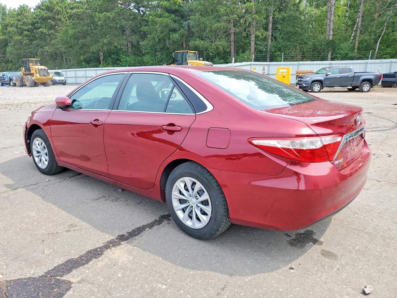 2016 Toyota Camry Le - Фото 2