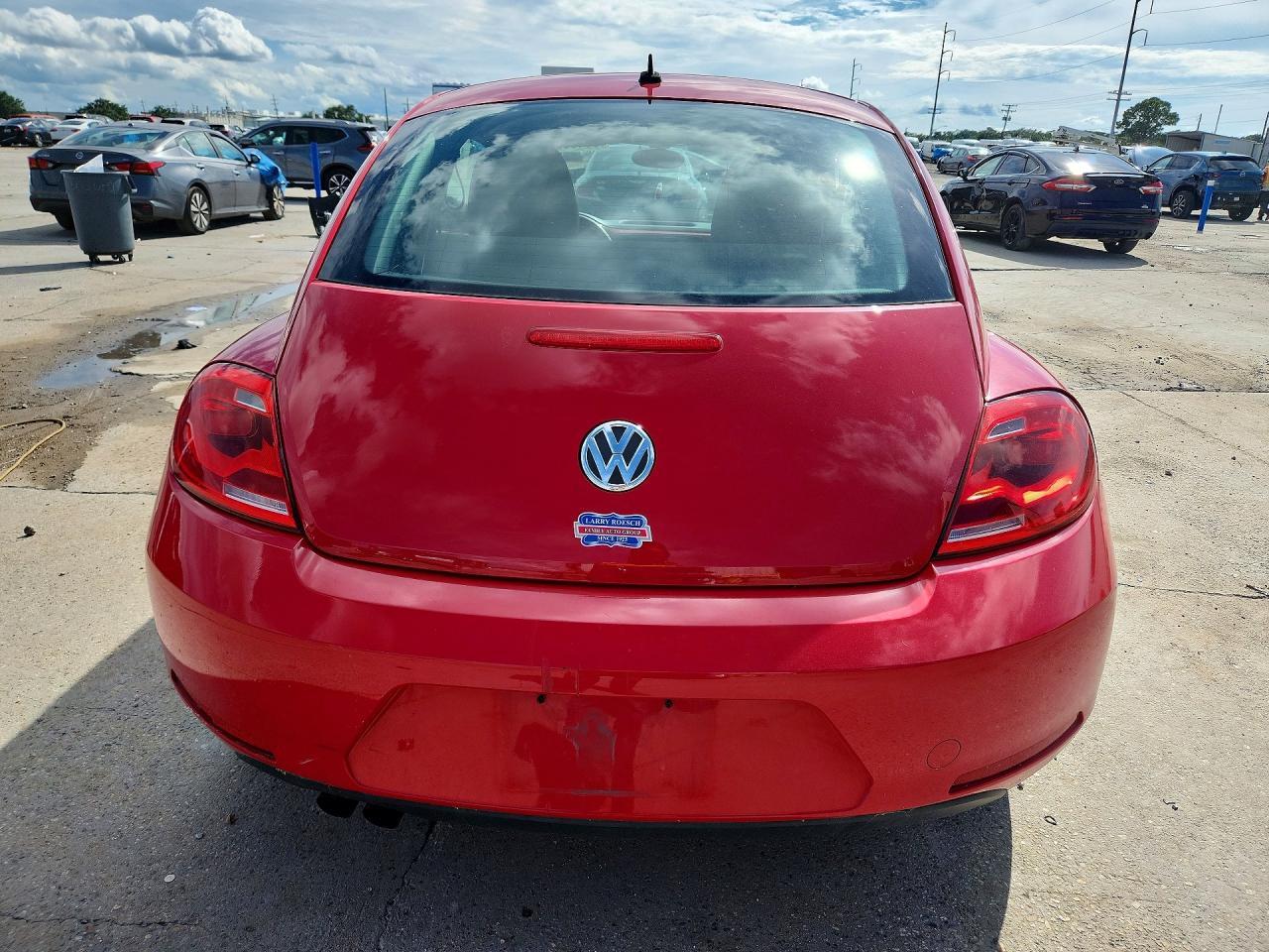 2012 Volkswagen Beetle - Image 6