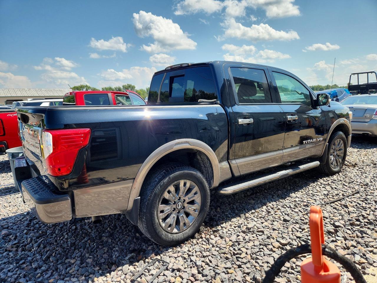 2019 Nissan Titan Platinum Reserve - Фото 3