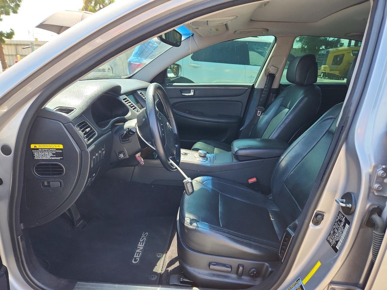 2011 Hyundai Genesis 3.8L - Фото 7