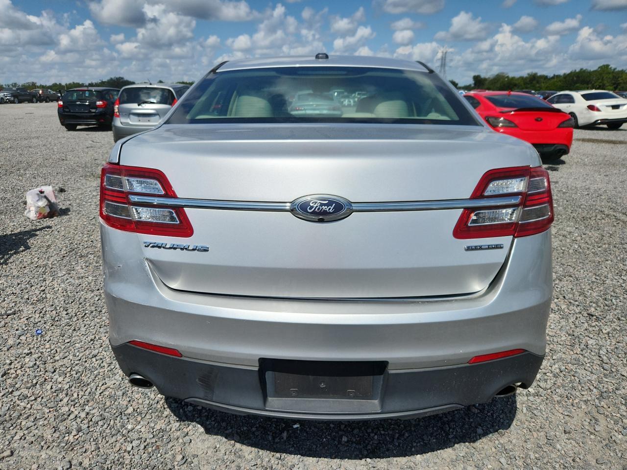 2016 Ford Taurus Se - Фото 6