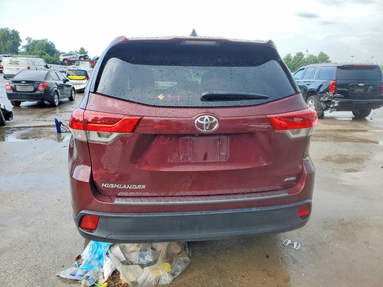 2018 Toyota Highlander Le - Image 6