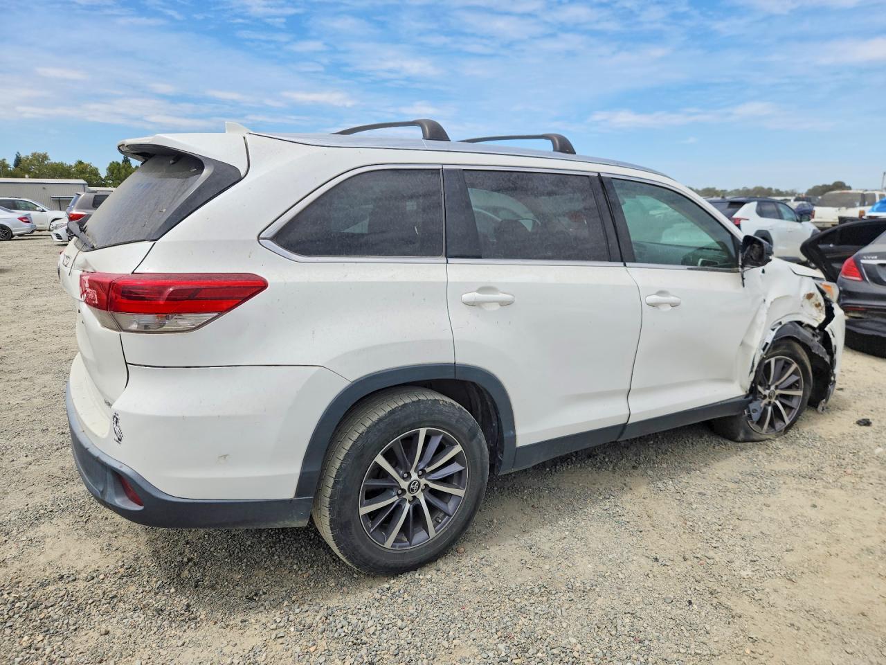 2019 Toyota Highlander Xle - Image 3