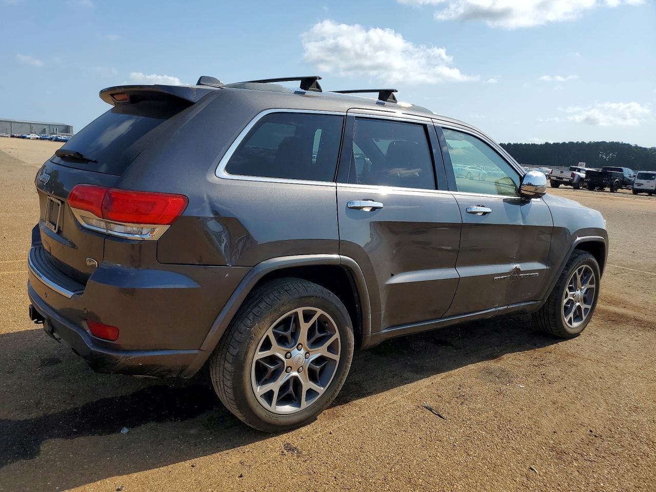 2020 Jeep Grand Cherokee Overland - Image 3