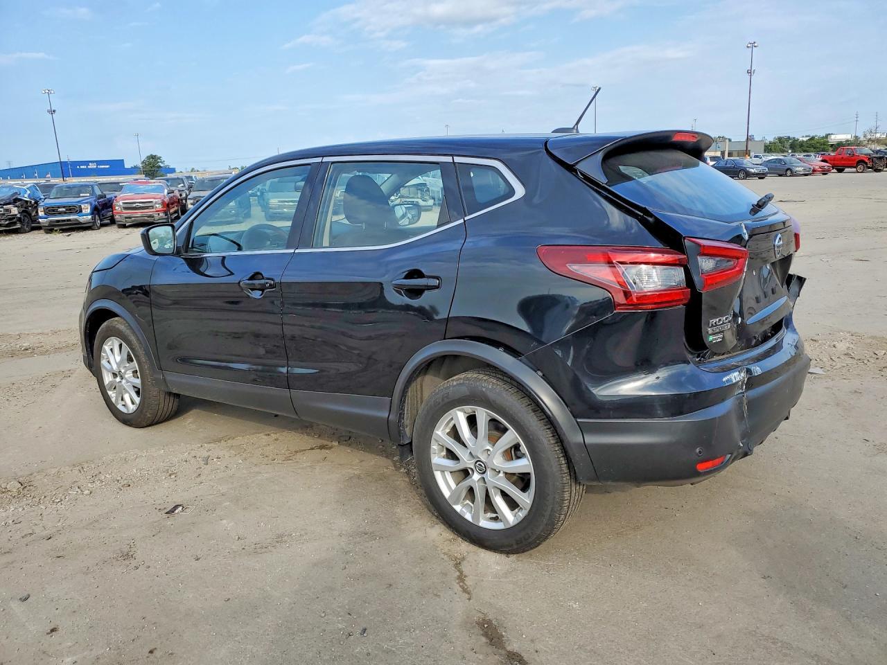 2021 Nissan Rogue Sport S - Image 2