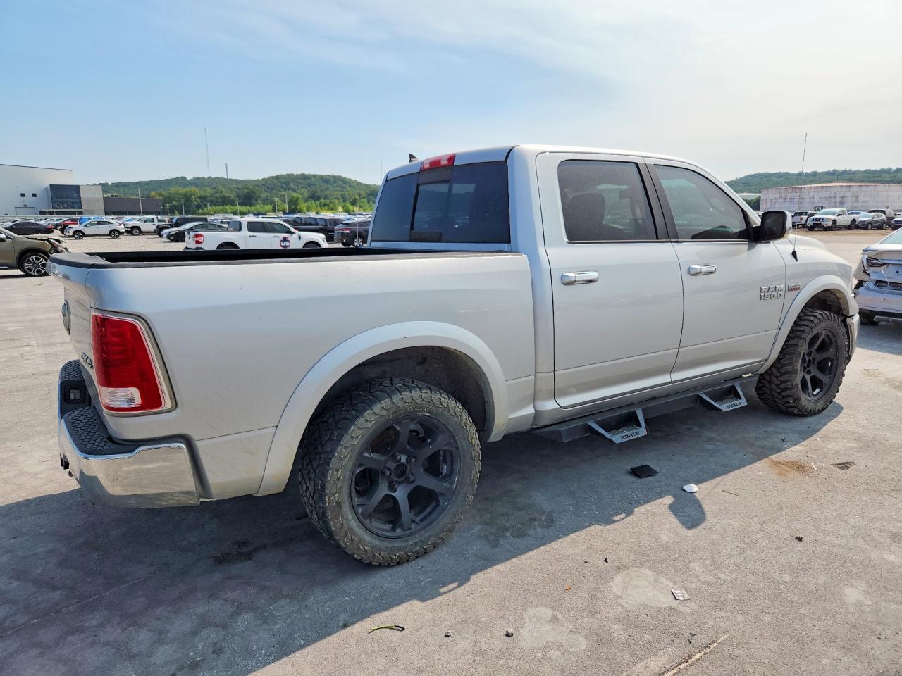 2017 Ram 1500 Laramie - Image 3
