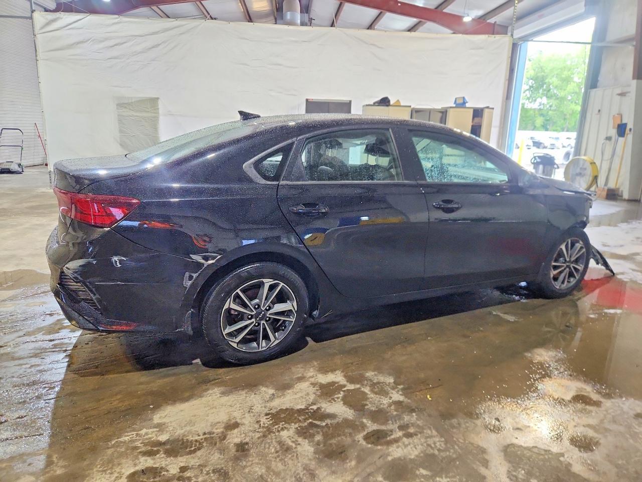 2023 Kia Forte - Фото 3