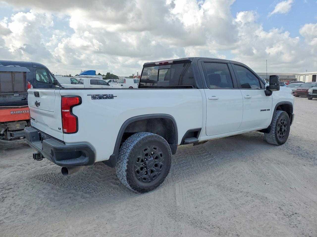2025 Chevrolet Silverado K3500 Lt - Image 3