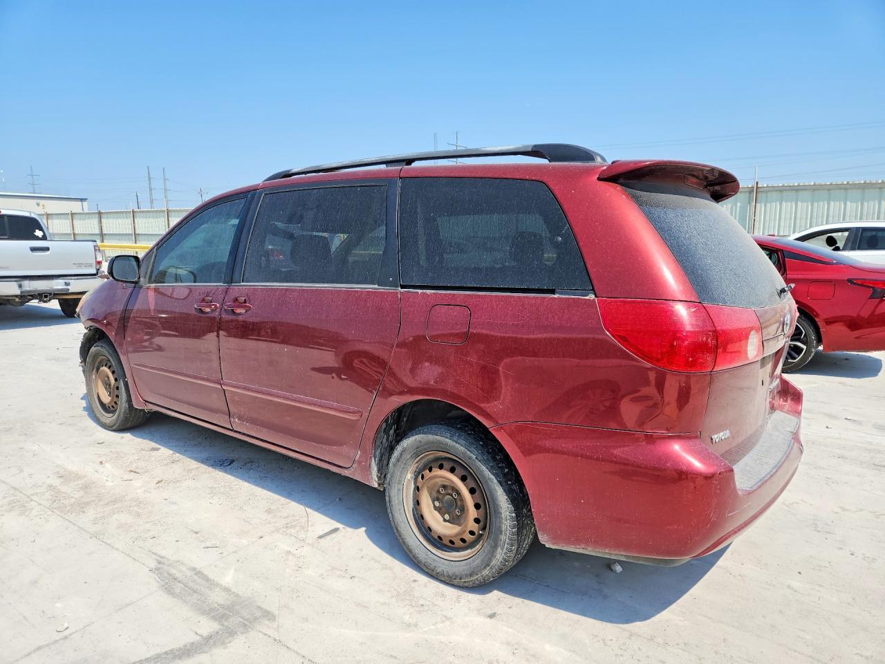 2008 Toyota Sienna Le 7-Passenger - Фото 2