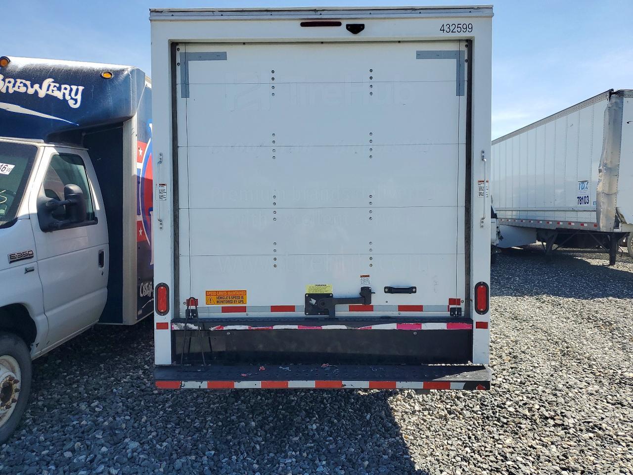2024 GMC Savana Cut - Box Truck - Image 6