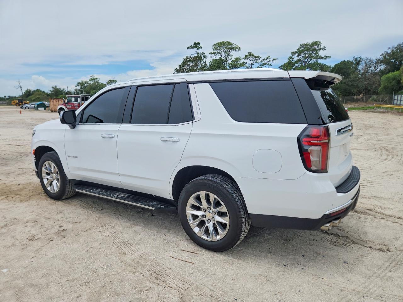 2022 Chevrolet Tahoe C1500 Premier - Фото 2