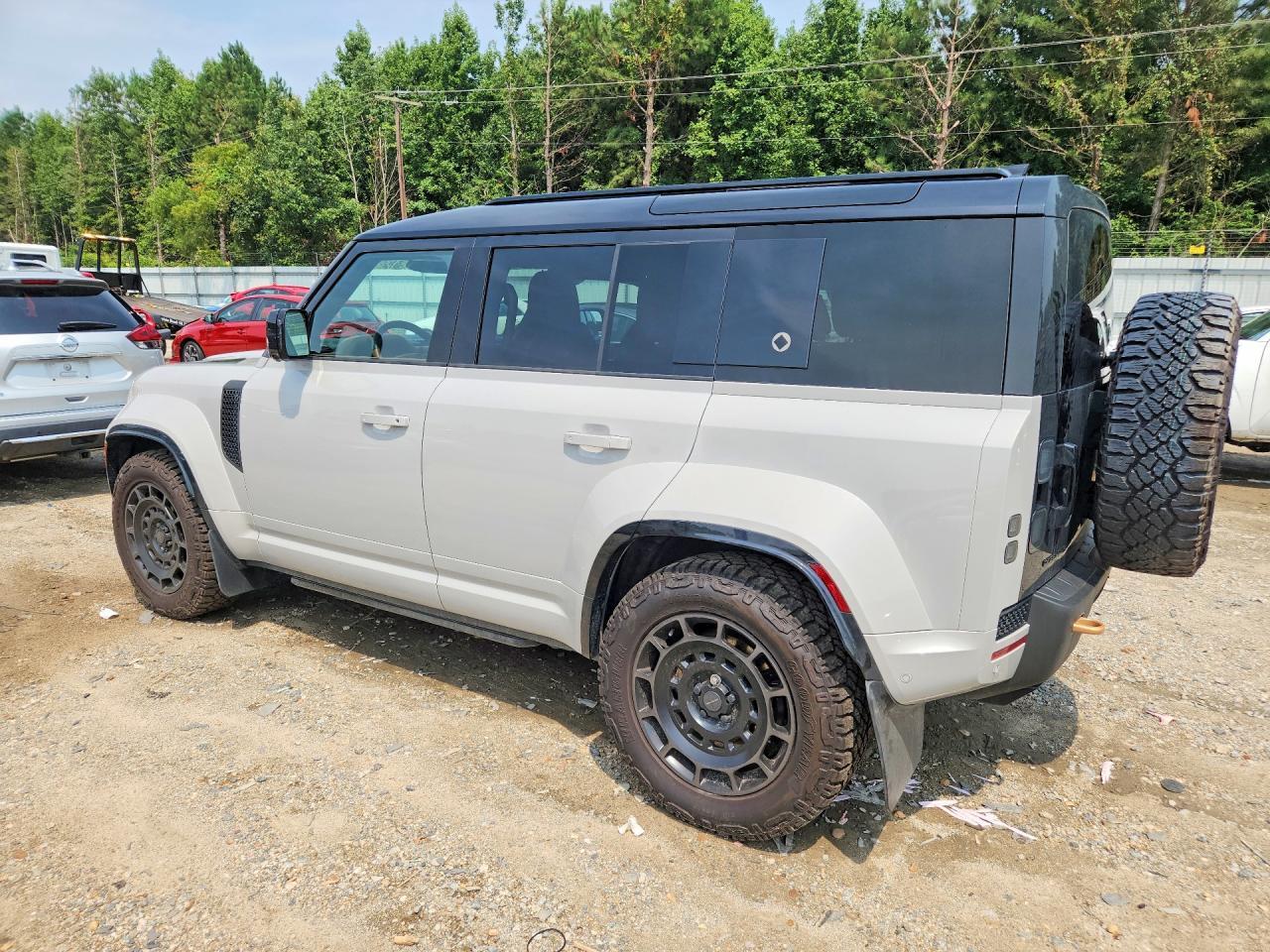 2026 Land Rover Defender Octa - Фото 2