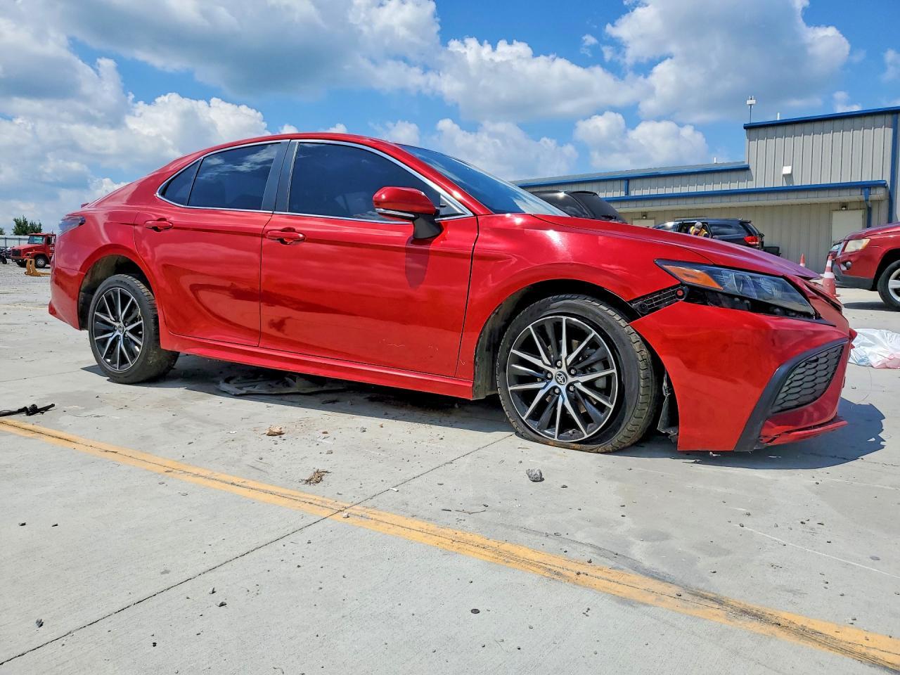 2022 Toyota Camry Se - Фото 4