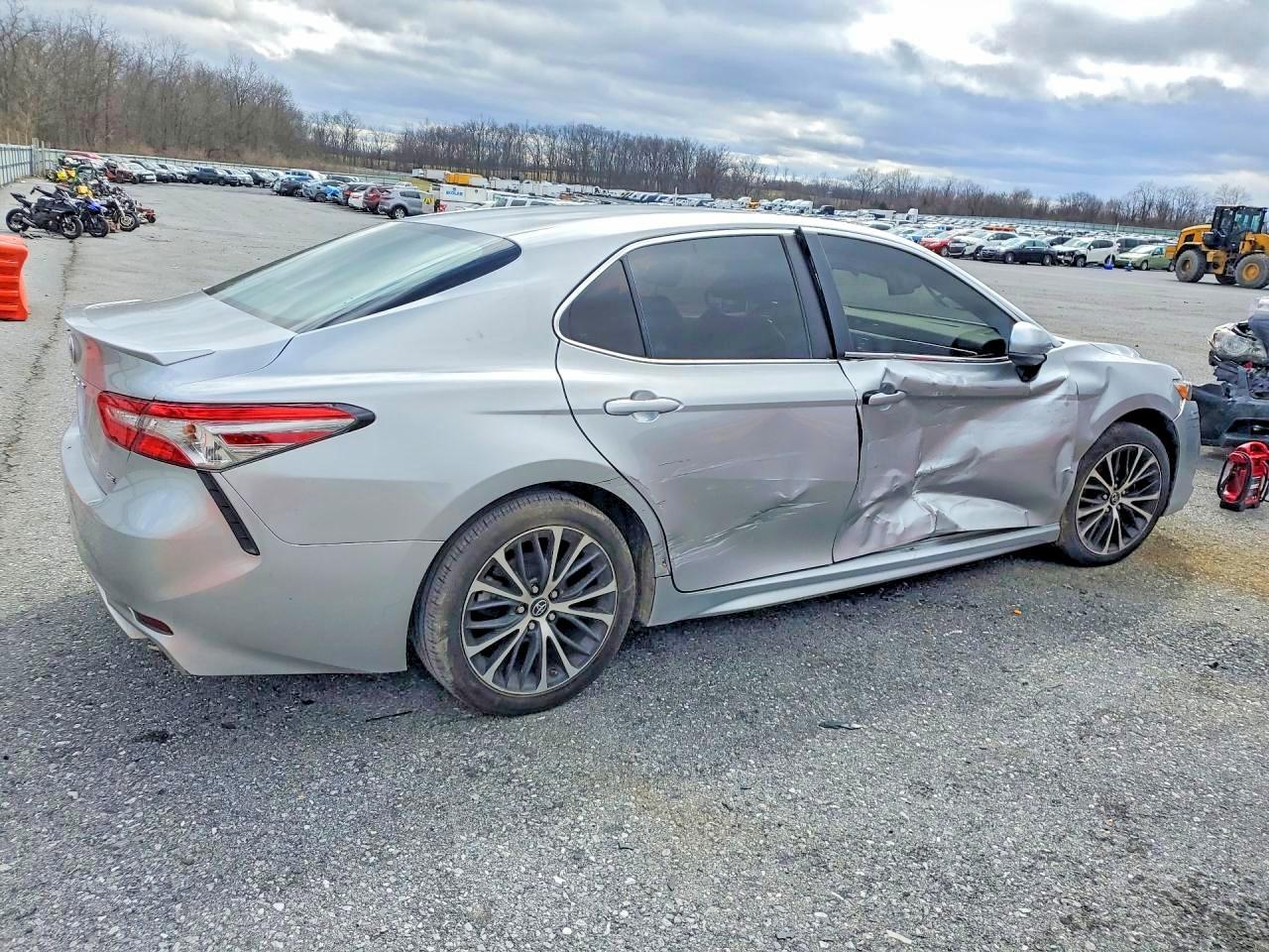 2018 Toyota Camry Se - Image 3