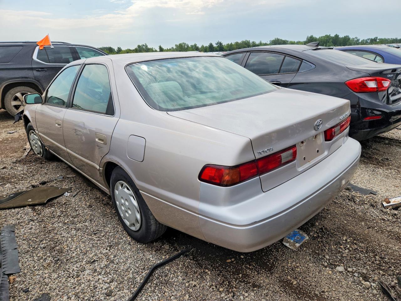 1999 Toyota Camry Le - Image 2