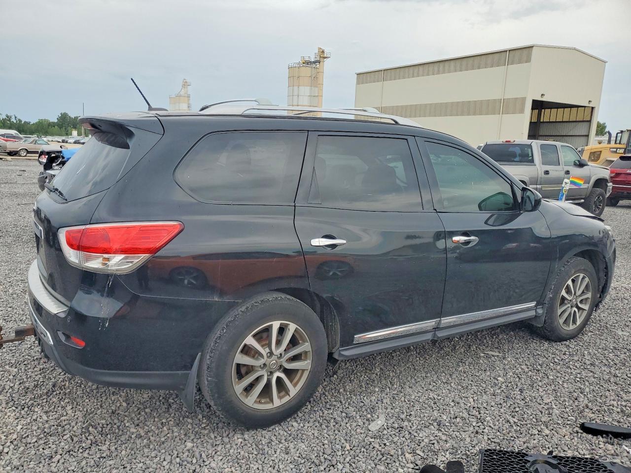 2014 Nissan Pathfinder S - Фото 3