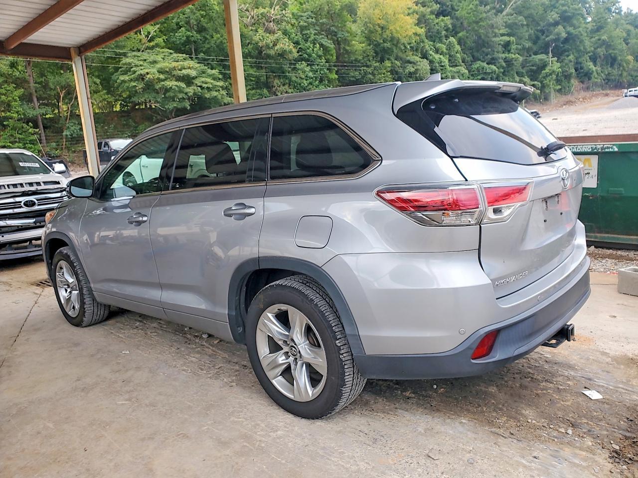 2016 Toyota Highlander Limited Platinum - Image 2
