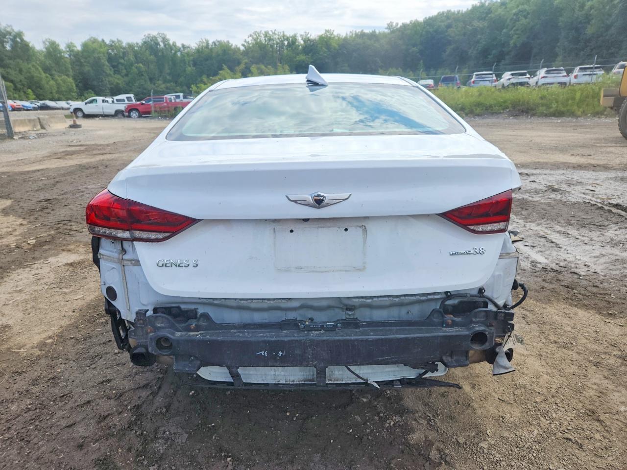 2015 Hyundai Genesis 3.8L - Фото 6