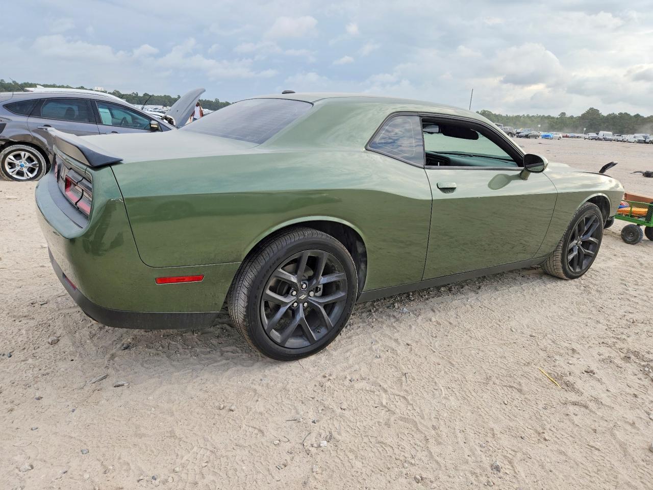 2022 Dodge Challenger Sxt - Фото 3