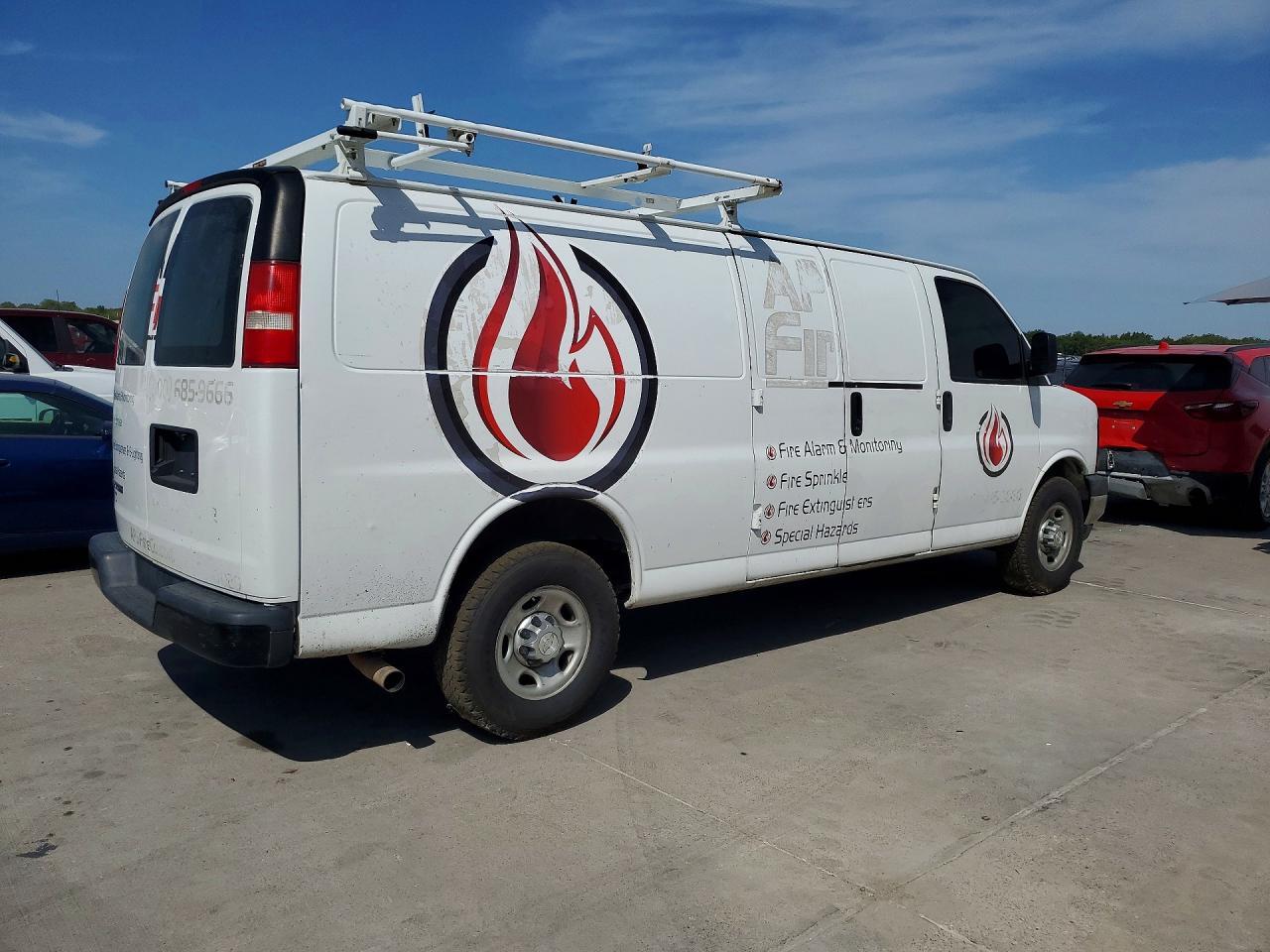 2017 Chevrolet Express G2500 - Фото 3
