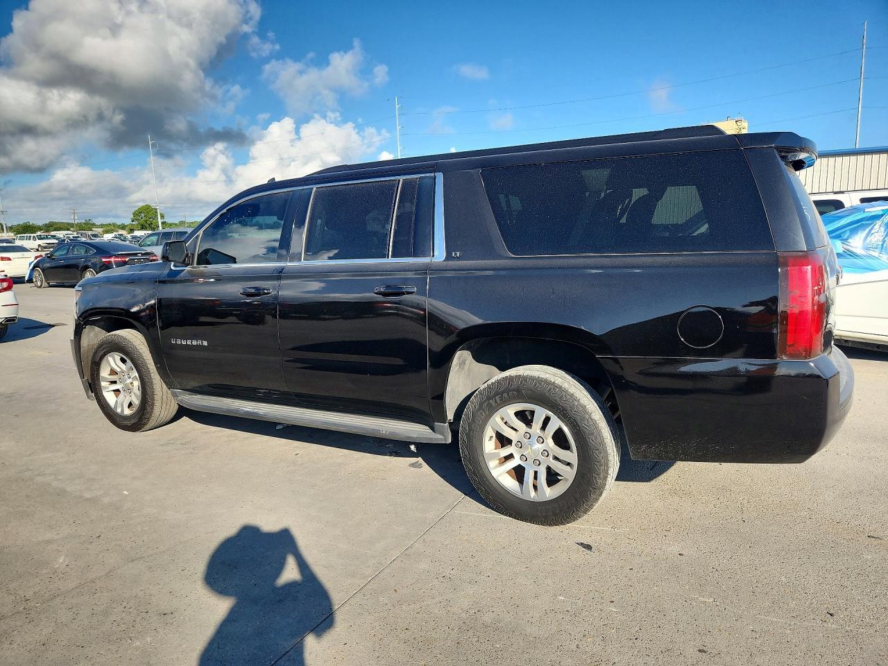 2019 Chevrolet Suburban K1500 Lt - Image 2