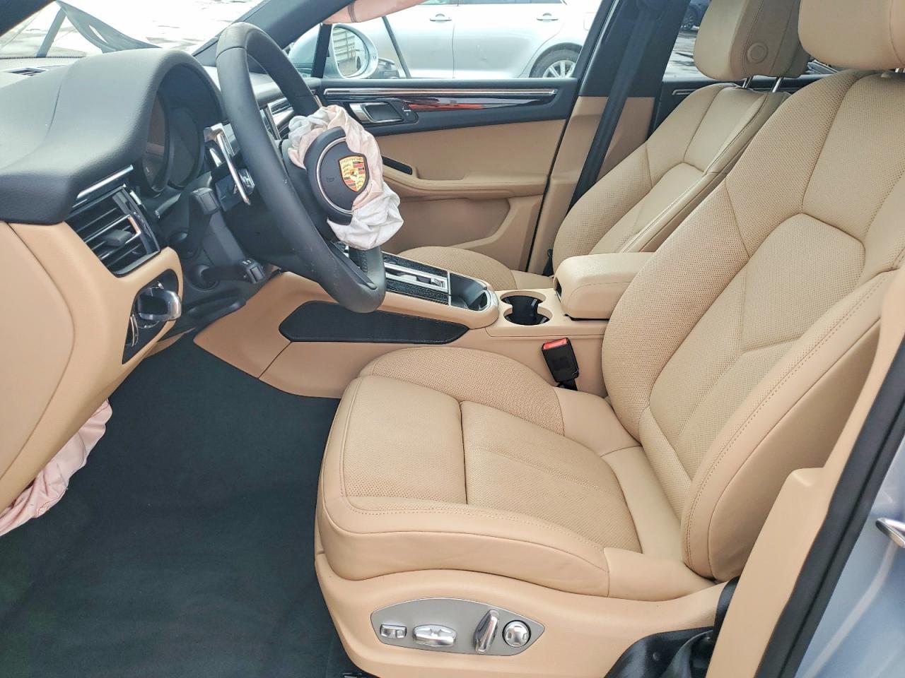 2026 Porsche Macan S - Image 7