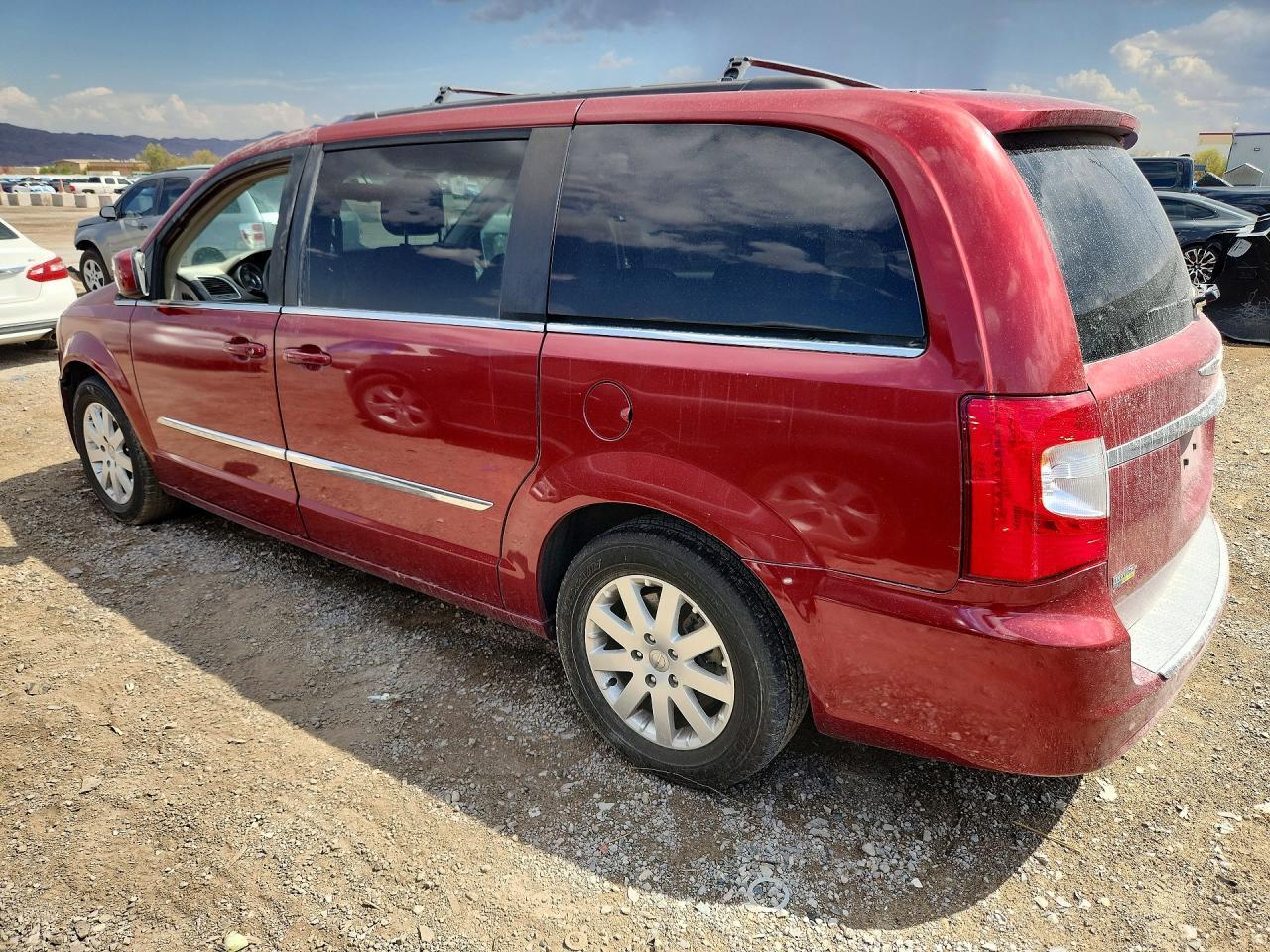 2014 Chrysler Town And Country Touring - Фото 2