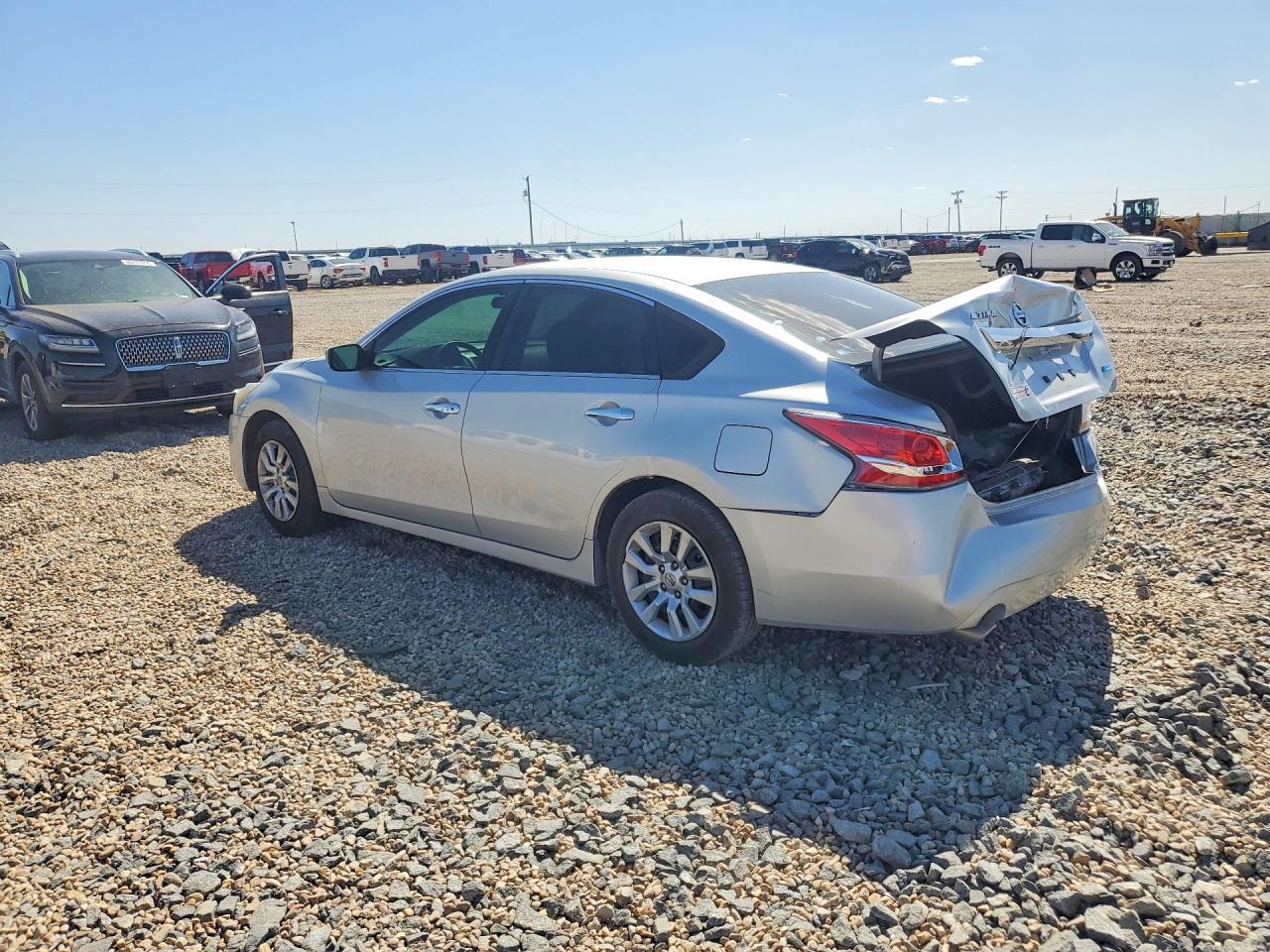 2014 Nissan Altima 2.5 S - Фото 2