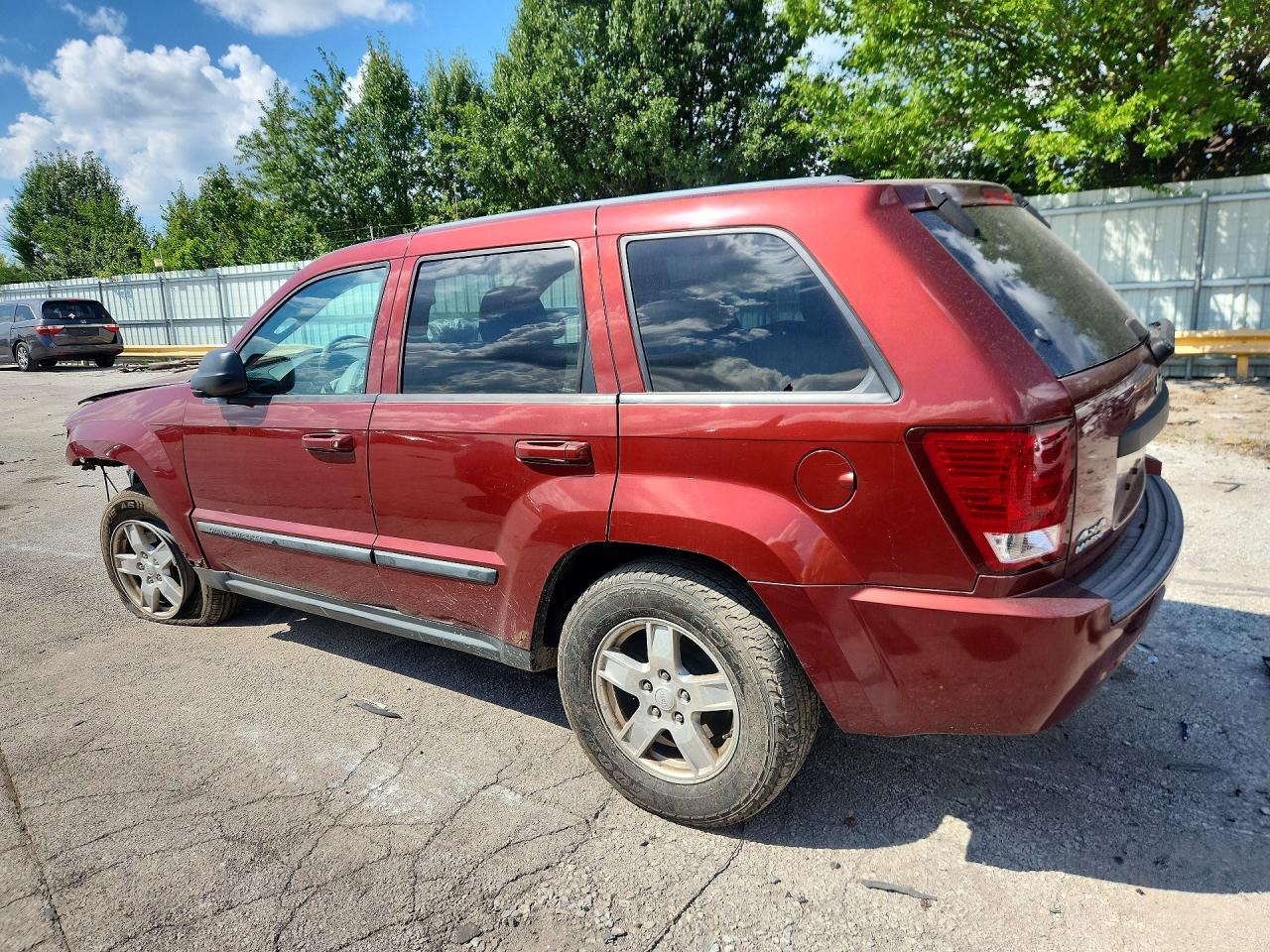 2007 Jeep Grand Cherokee Laredo - Image 2