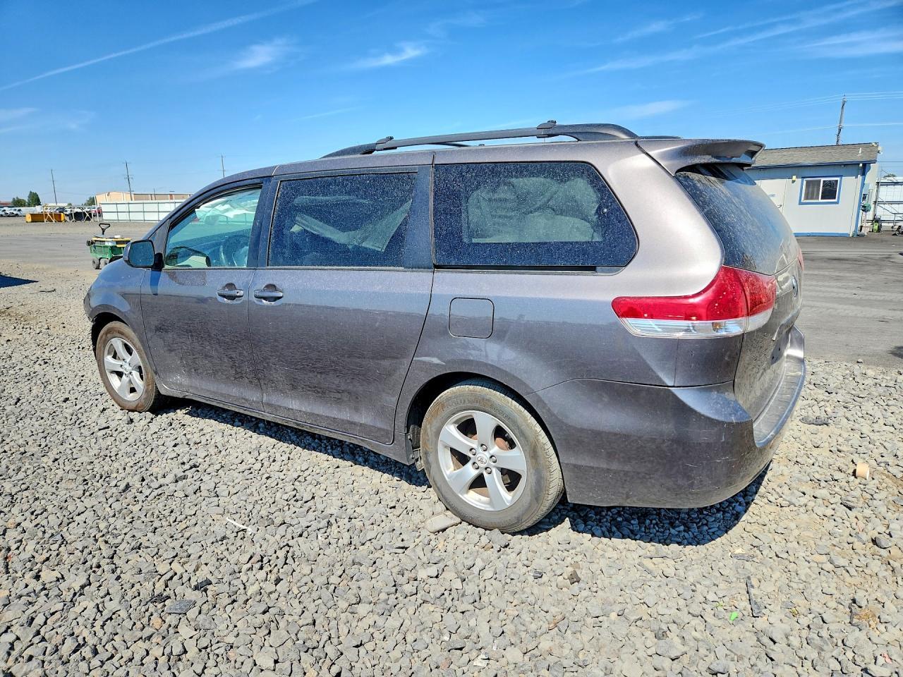 2011 Toyota Sienna Le - Фото 2
