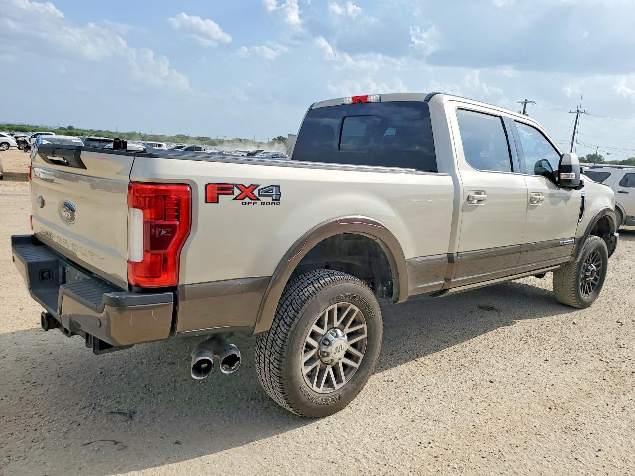 2017 Ford F250 Super Duty - Фото 3