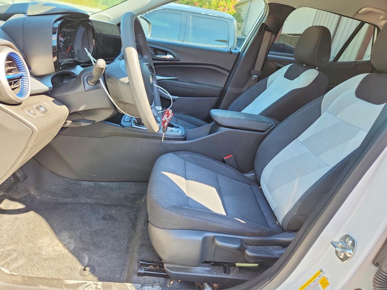 2025 Chevrolet Trax Ls - Image 7
