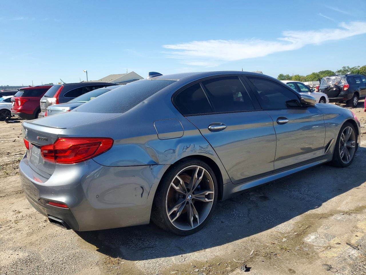 2018 BMW M550Xi - Фото 3