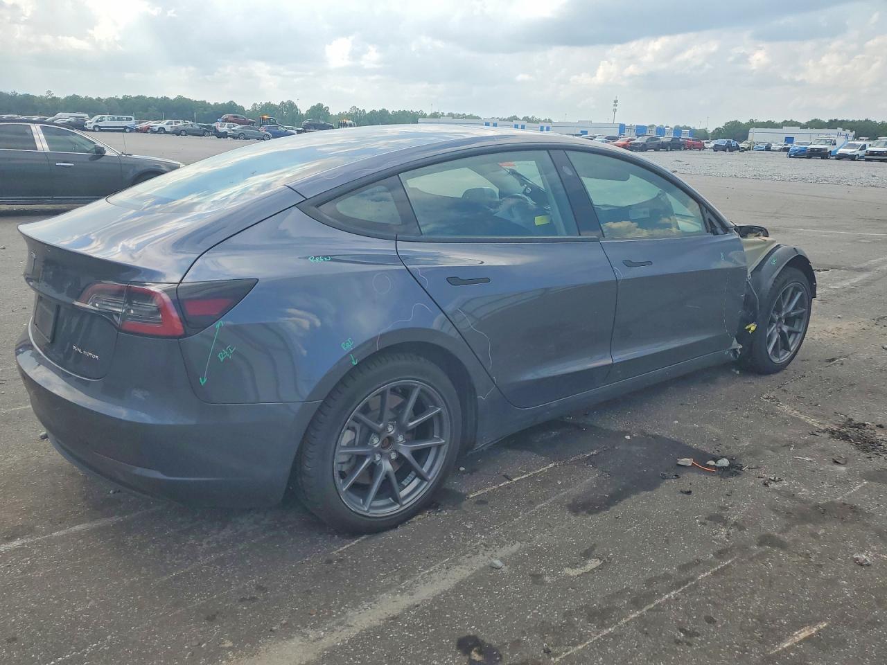2022 Tesla Model 3 - Фото 3