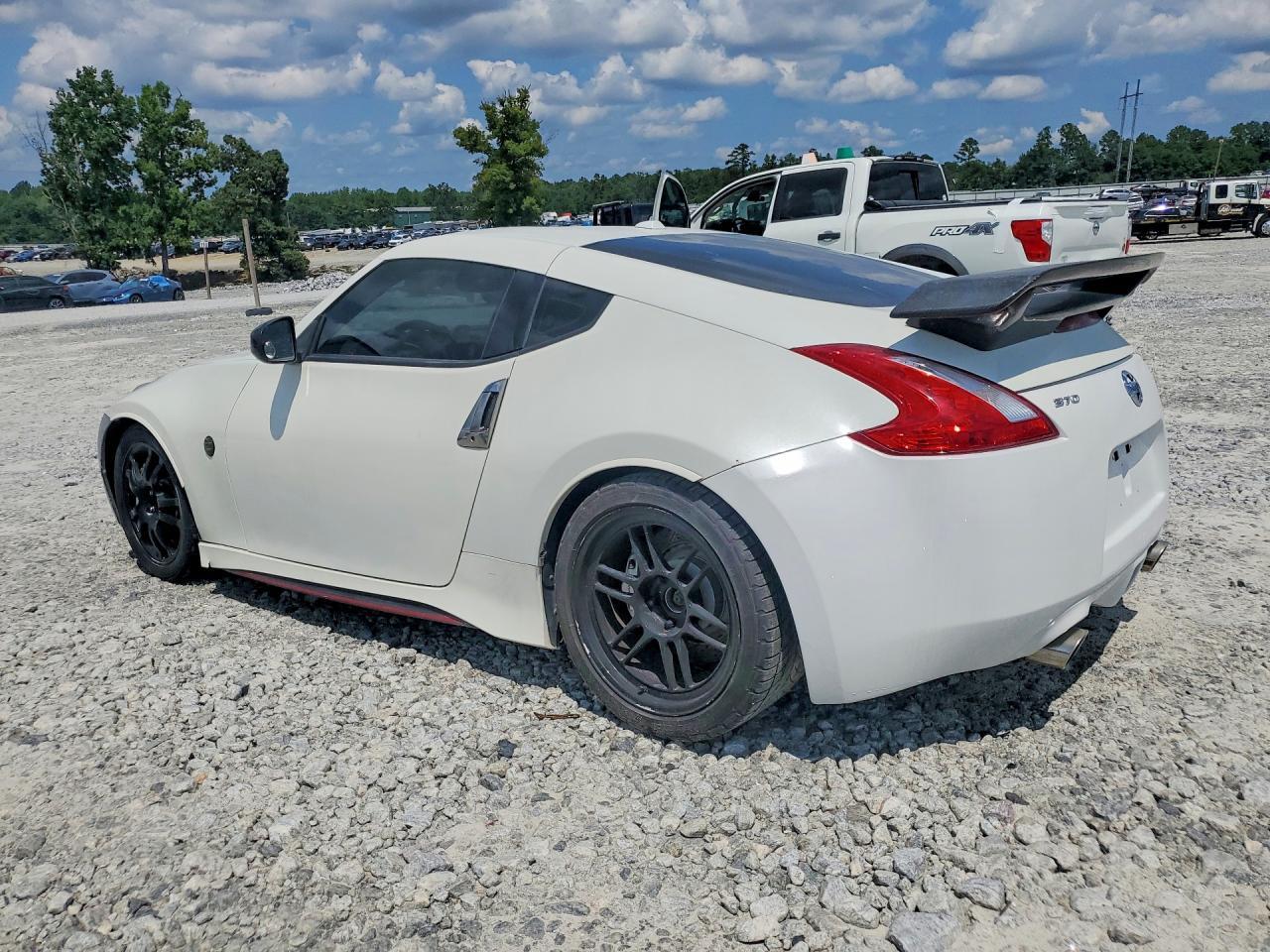 2018 Nissan 370Z Nismo - Image 2