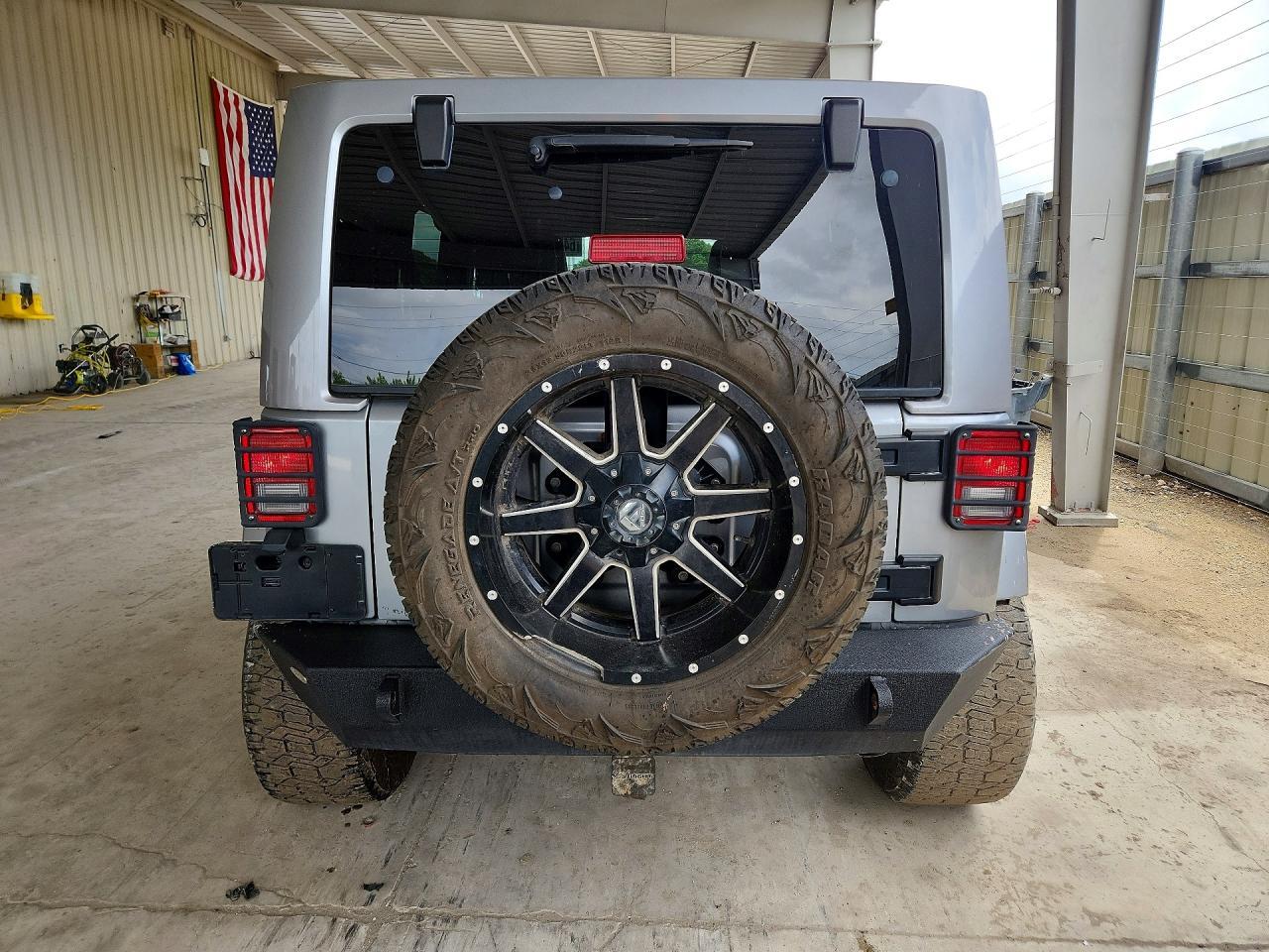 2017 Jeep Wrangler Unlimited Sahara - Фото 6