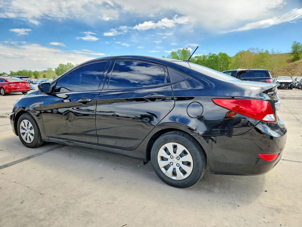 2016 Hyundai Accent - Фото 2