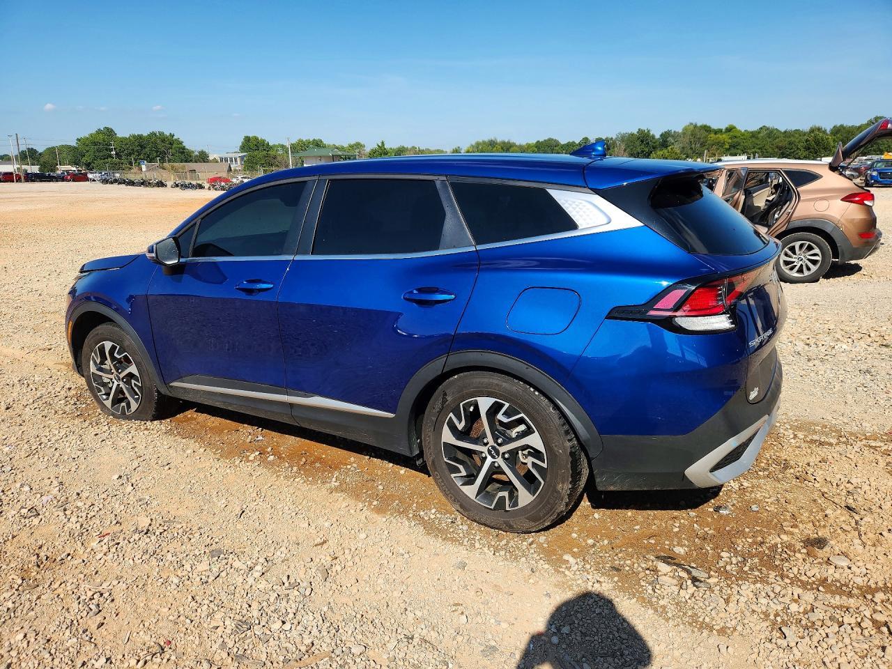 2024 Kia Sportage Ex - Image 2