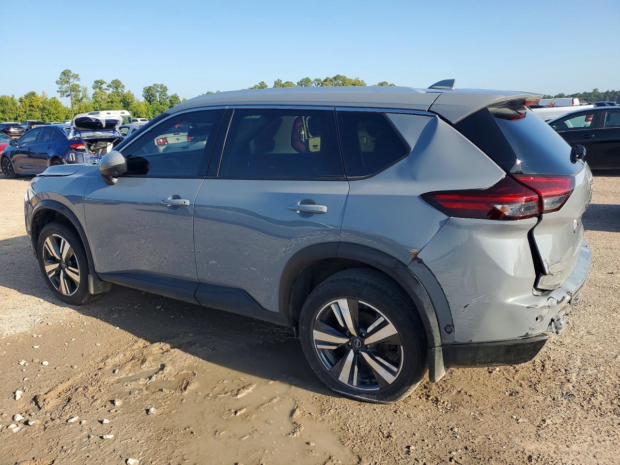 2025 Nissan Rogue Sl - Image 2