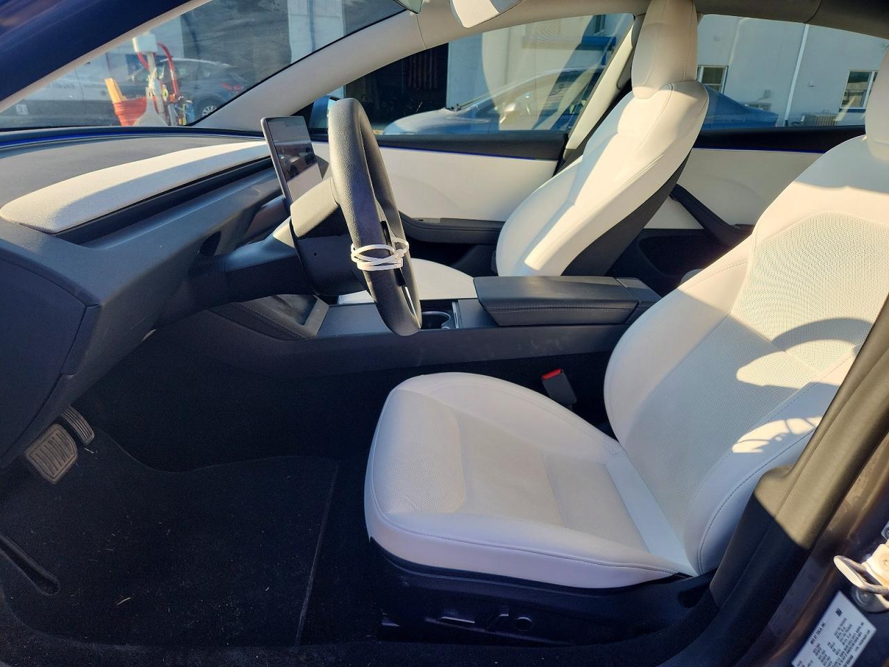 2025 Tesla Model 3 - Фото 7