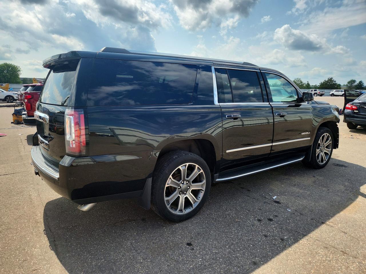 2018 GMC Yukon Xl Denali - Image 3