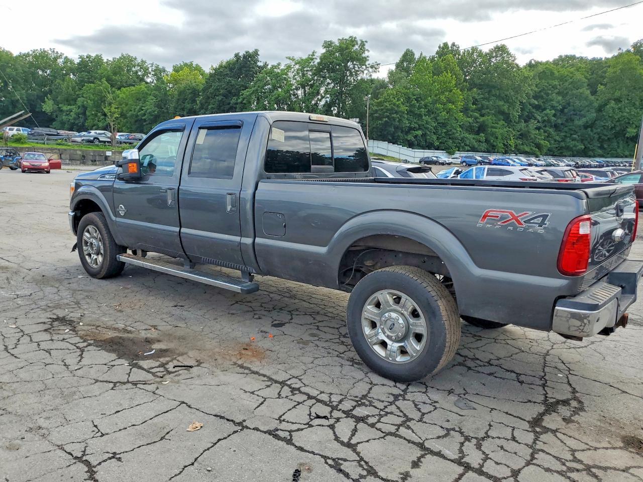 2015 Ford F350 Super Duty - Фото 2