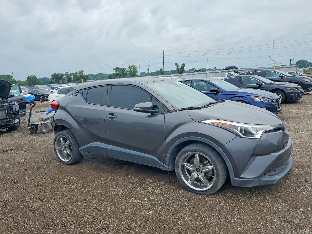 2019 Toyota C-Hr Le - Image 4