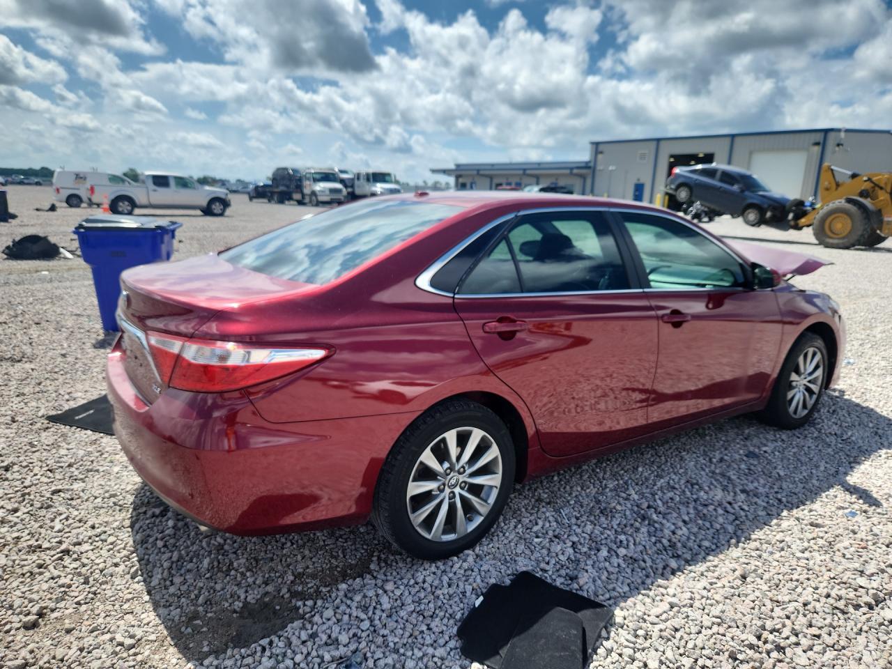 2016 Toyota Camry Xle - Image 3