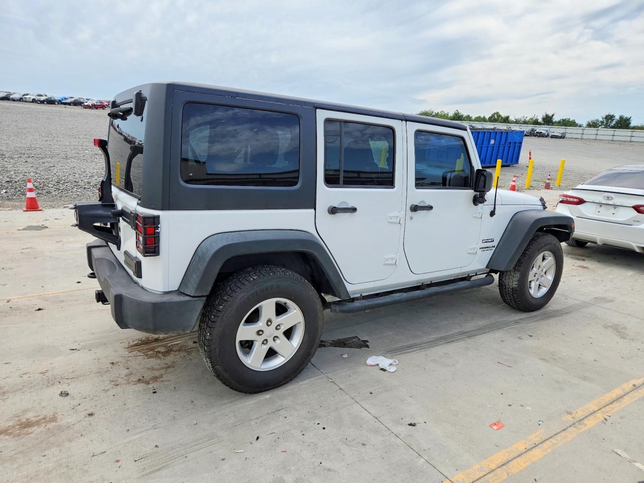 2015 Jeep Wrangler Unlimited Sport - Image 3