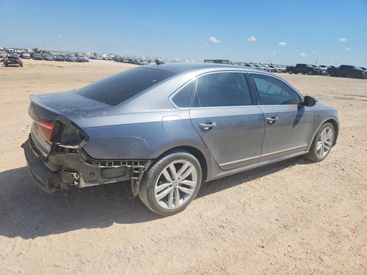 2018 Volkswagen Passat Sel Premium - Image 3