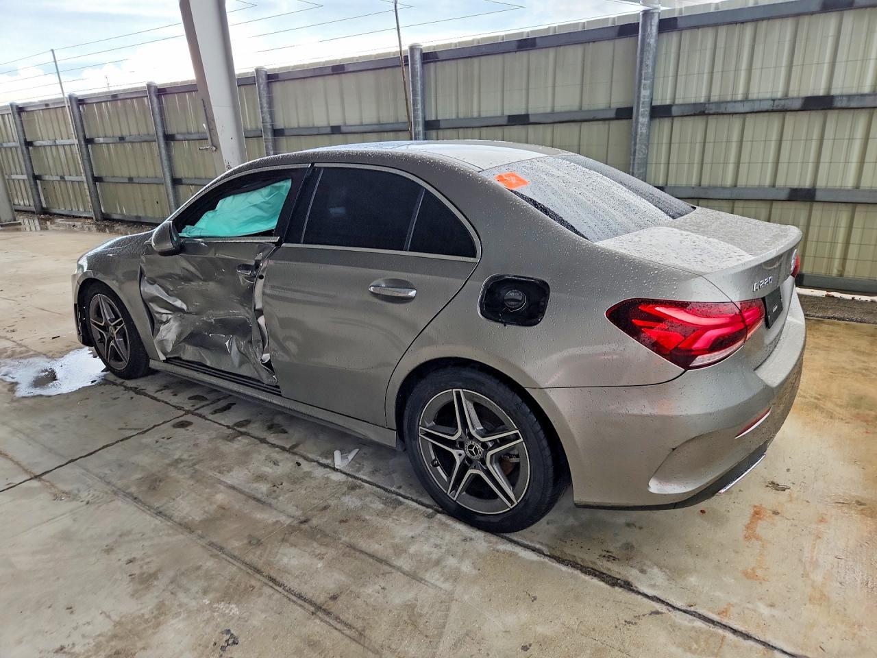 2020 Mercedes-Benz A 220 - Фото 2