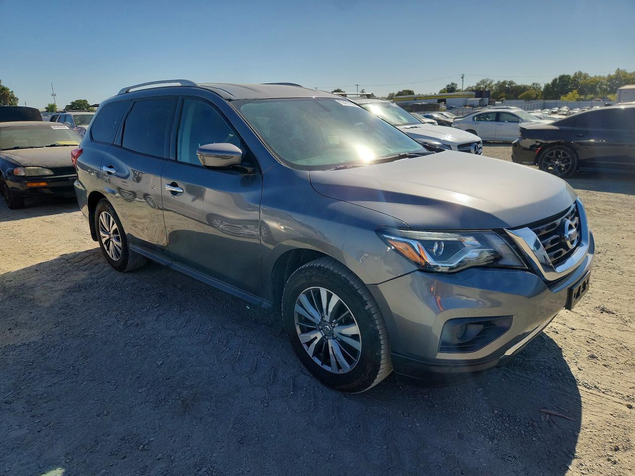 2025 Nissan Pathfinder S - Image 4